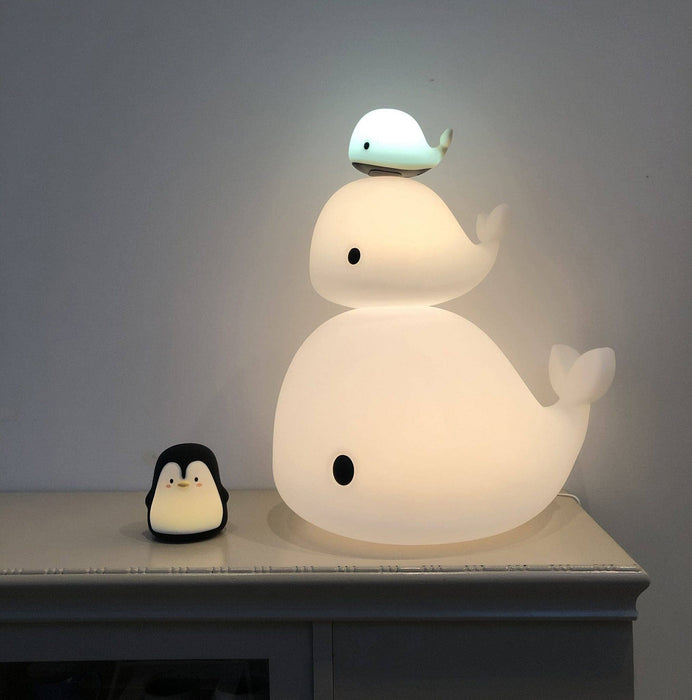 Luce da Cameretta FILIBABBA CHRISTIAN the WHALE 60 cm dimerabile con cavo USB, luce bianca