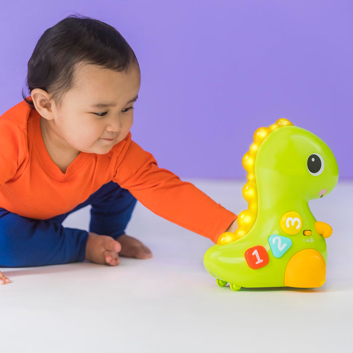 Bright Starts Go, Go, Dino Gattona e Conta, Giocattolo per Neonati - rotola, Si Illumina, Suona la Musica e Altro Ancora, dai 6 Mesi in su.