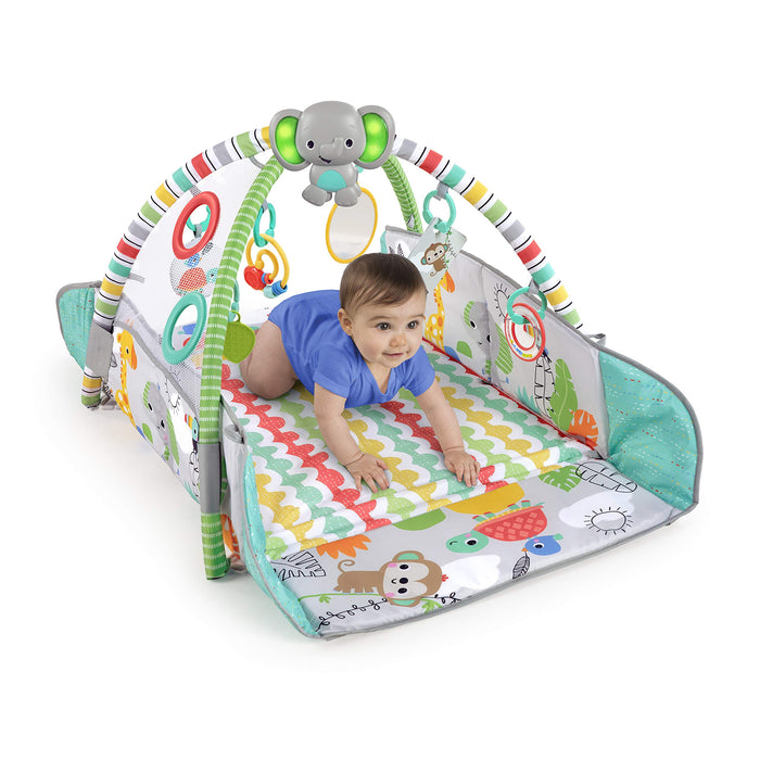 Bright Starts, Palestra di Attività Evolutiva 5in1 - 40 palline, Arco di Gioco, 7 Giocattoli Rimovibili, 20+ Min di Luci e musica, Sviluppo Motorio, da neonato a bambino - Totally Tropical