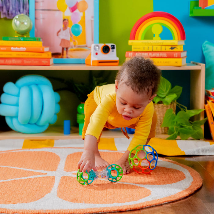 Bright Starts, Set Regalo con Giocattoli Oball Facili da afferrare - Grasp The Day, Confezione da 2 Giocattoli con Pallina e sonaglio, privi di BPA, Unisex, 0+ Mesi
