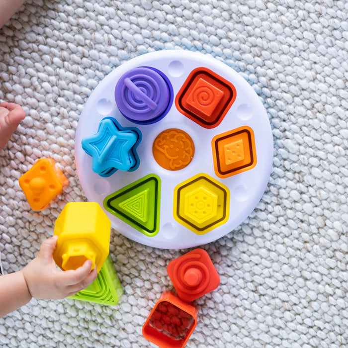 Fat Brain Toys Plugzy Gioco educativo sensoriale Impila e Incastra, 6 diverse forme e colori da abbinare tra loro, con cappuccio in silicone alimentare, diversi modi di giocare, adatto dai 10 mesi