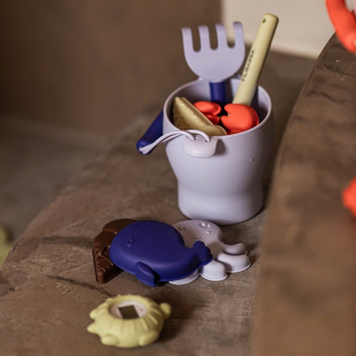 Set da Spiaggia in Silicone FILIBABBA con Secchiello, Paletta, Rastrello e Formine