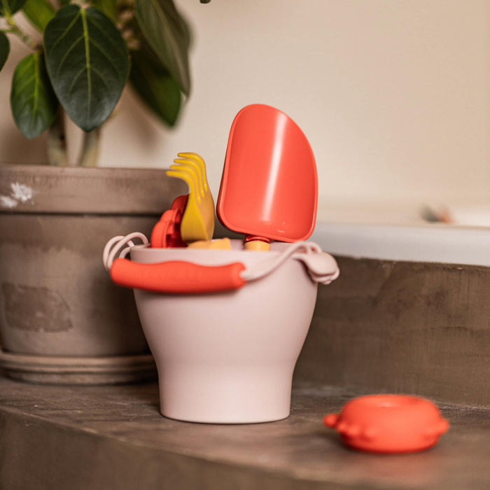 Set da Spiaggia in Silicone FILIBABBA con Secchiello, Paletta, Rastrello e Formine