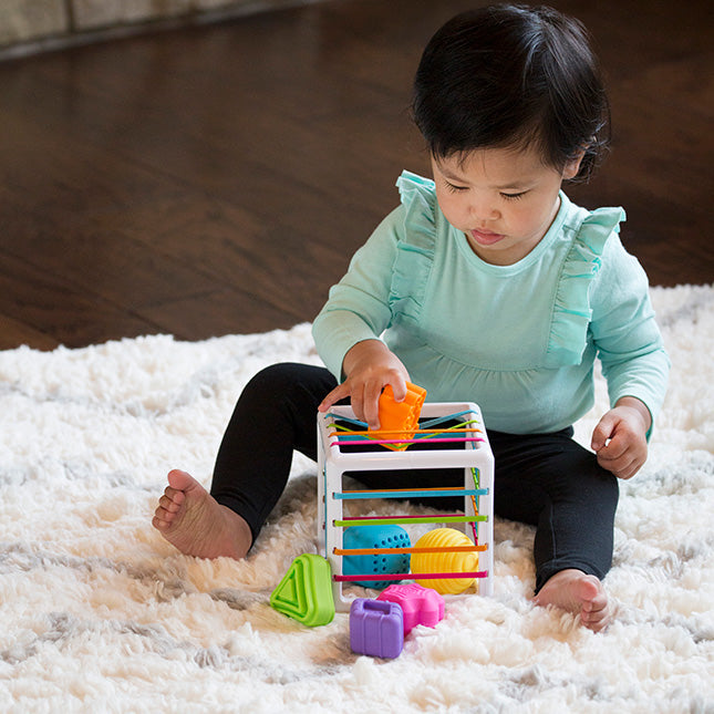 INNYBIN Inserisci & Rimuovi, cubo interattivo con elastici e forme in silicone, gioco montessori