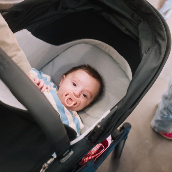 DUO Passeggino + Navicella da Città Joolz HUB2 Lunar Grey Compatto con Tracolla