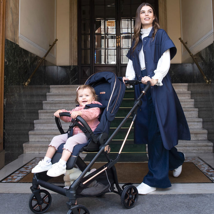 TRIO LOUNGE + Base Isofix VIVACE Peg Perego LIQUORICE - Leggero e Compatto, Ovetto Reclinabile